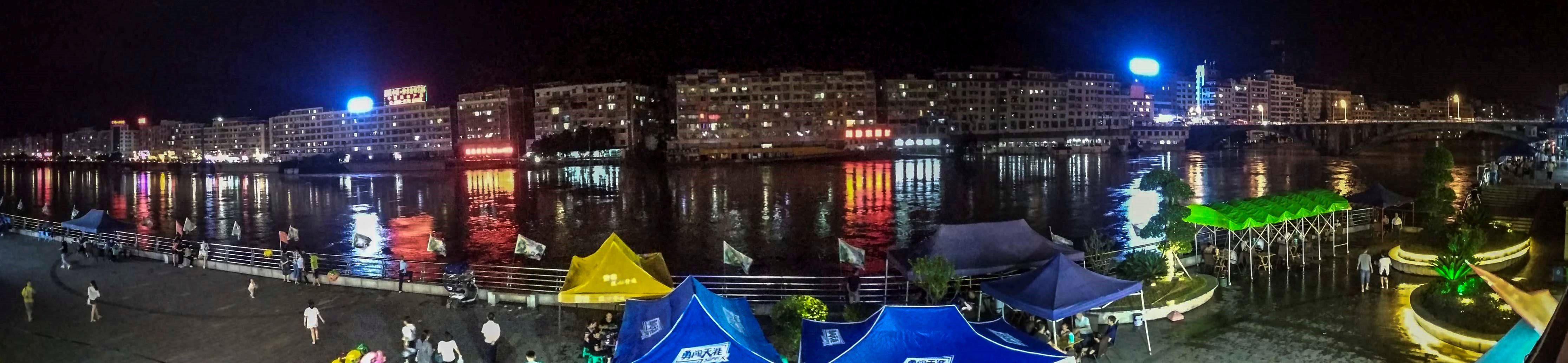赤水河滨夜色
