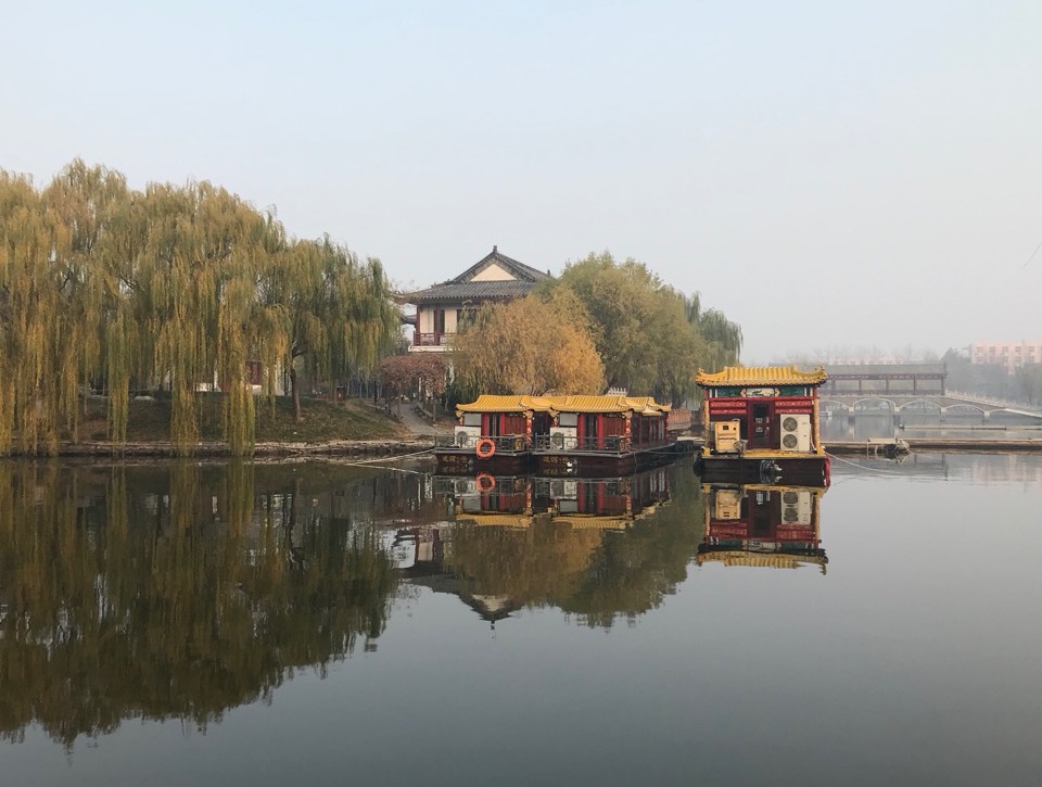 水墨柳湖
