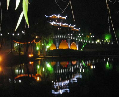 夜入南湖